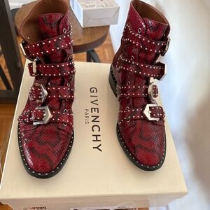 Givenchy Elegant Flank Boot
